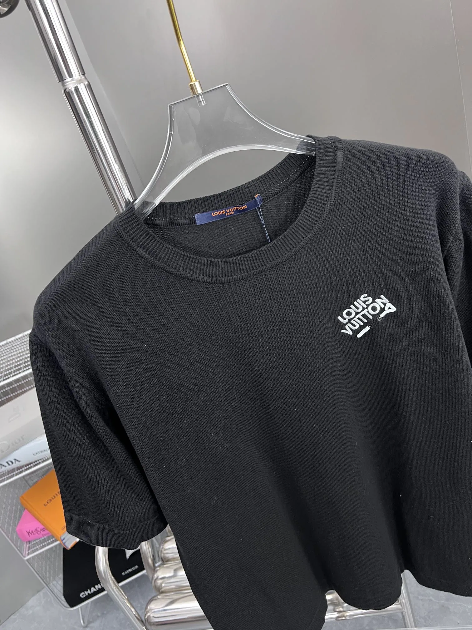 🅿️200 High Quality Lv 2025 Spring and Summer Pin🧷Short Sleeve Knitted Same as Official Website Customized Sweater Neck➕Front Chest Pin🧷Design High Density Imported Embroidery Custom Dyed Wool Yarn S M L XL